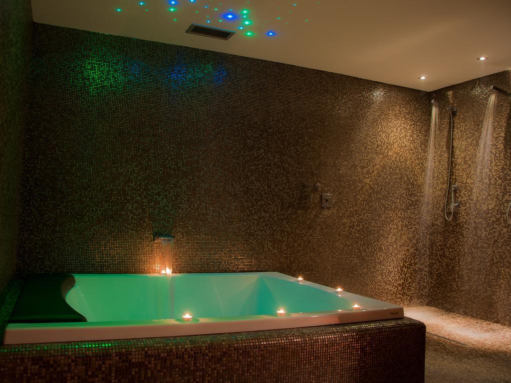 Fonte Del Benessere Resort 카스텔페트로소 외부 사진