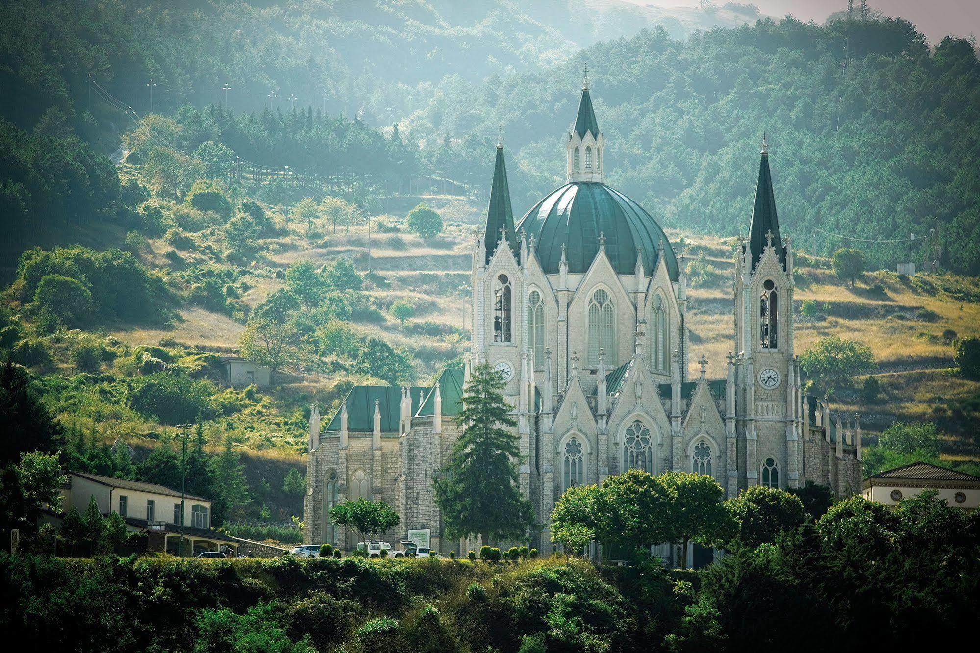 Fonte Del Benessere Resort 카스텔페트로소 외부 사진