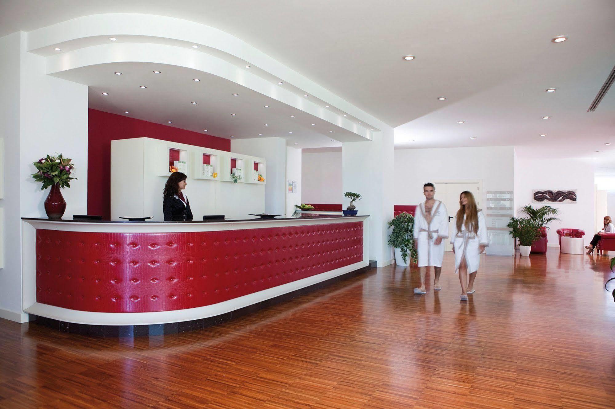 Fonte Del Benessere Resort 카스텔페트로소 외부 사진